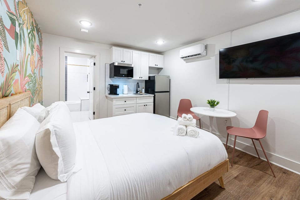 Pastel Tropics Studio Apartment Apartment in Texas City