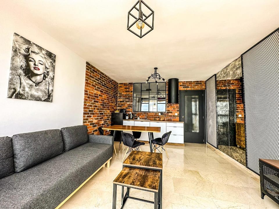 Kitchen or kitchenette, Living room, Seating area, Dining area