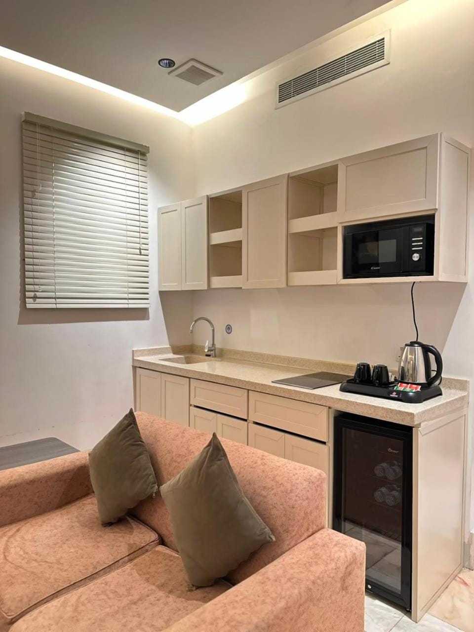 Coffee/tea facilities, Seating area, minibar