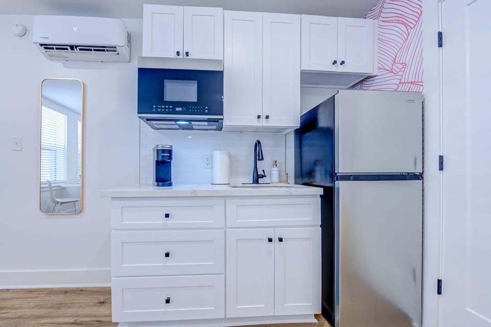 Pink Flamingo Studio Apartment Apartment in Texas City