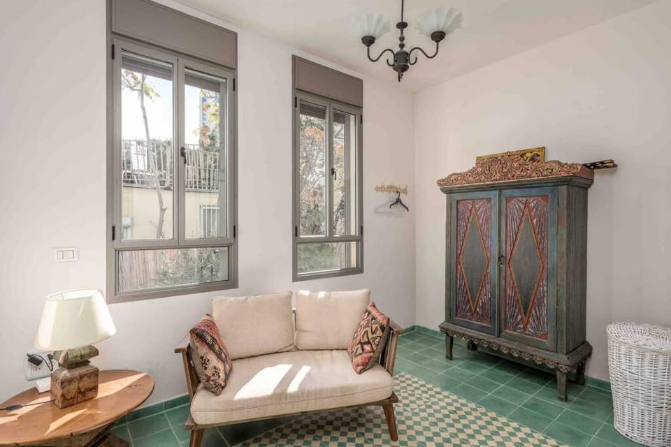 Spacious Duplex Garden 2BR Parking in neve Tsedek Apartment in Tel Aviv-Yafo