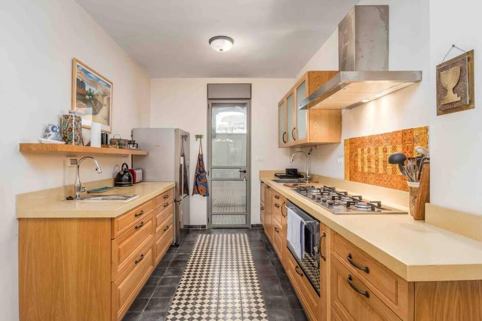 Spacious Duplex Garden 2BR Parking in neve Tsedek Apartment in Tel Aviv-Yafo