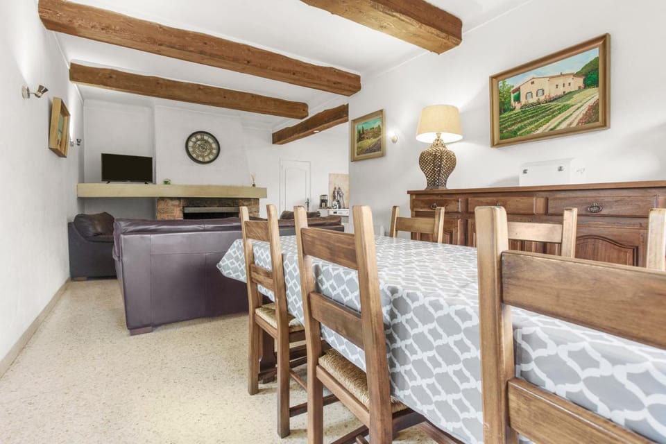 Property building, Living room, Bedroom