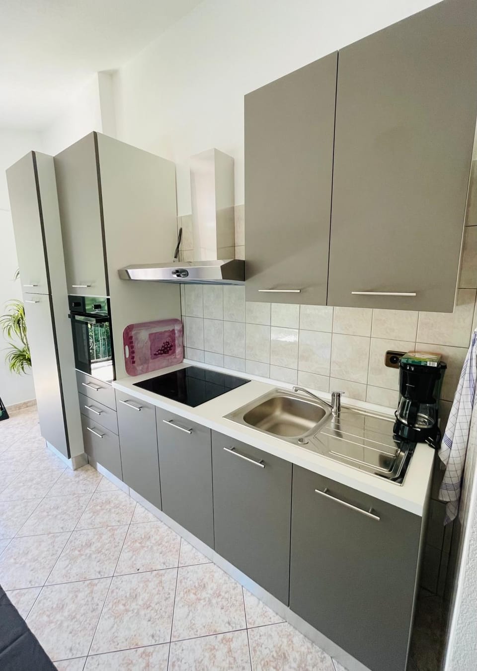 Kitchen or kitchenette, pet friendly, stove