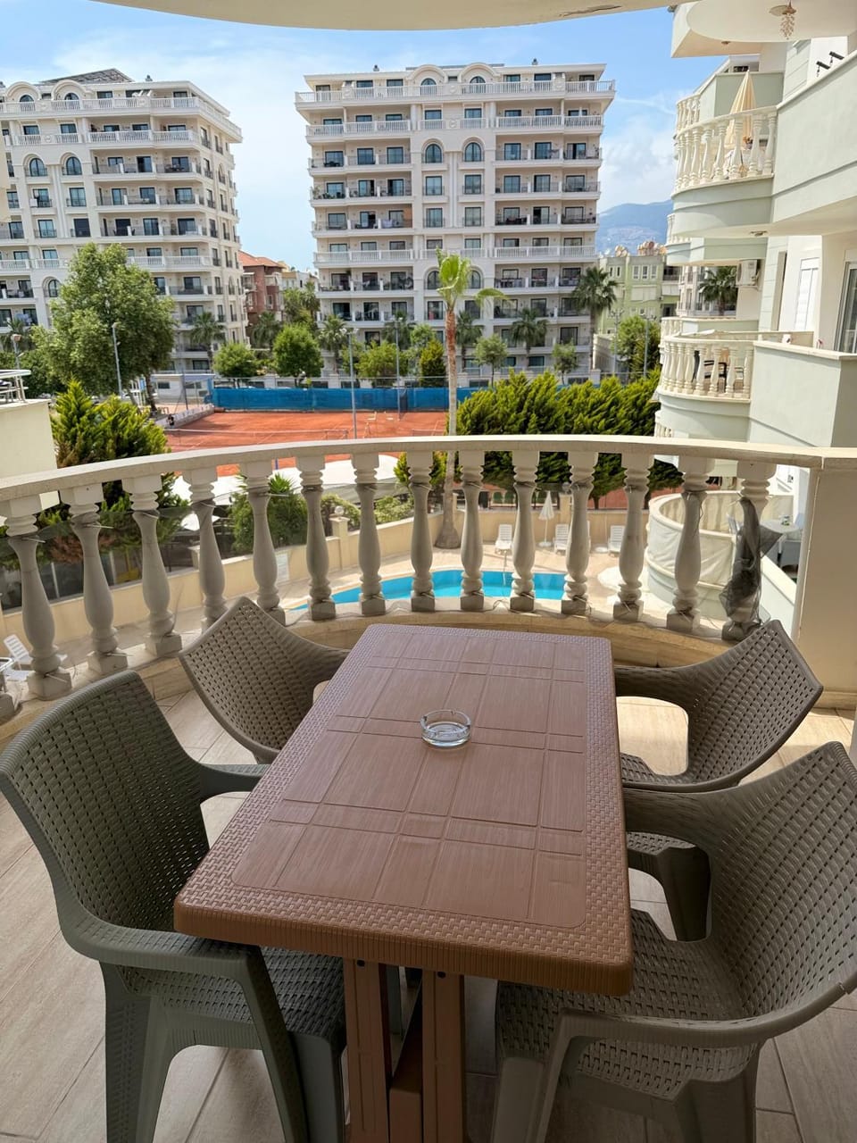 Balcony/Terrace, Dining area, Pool view