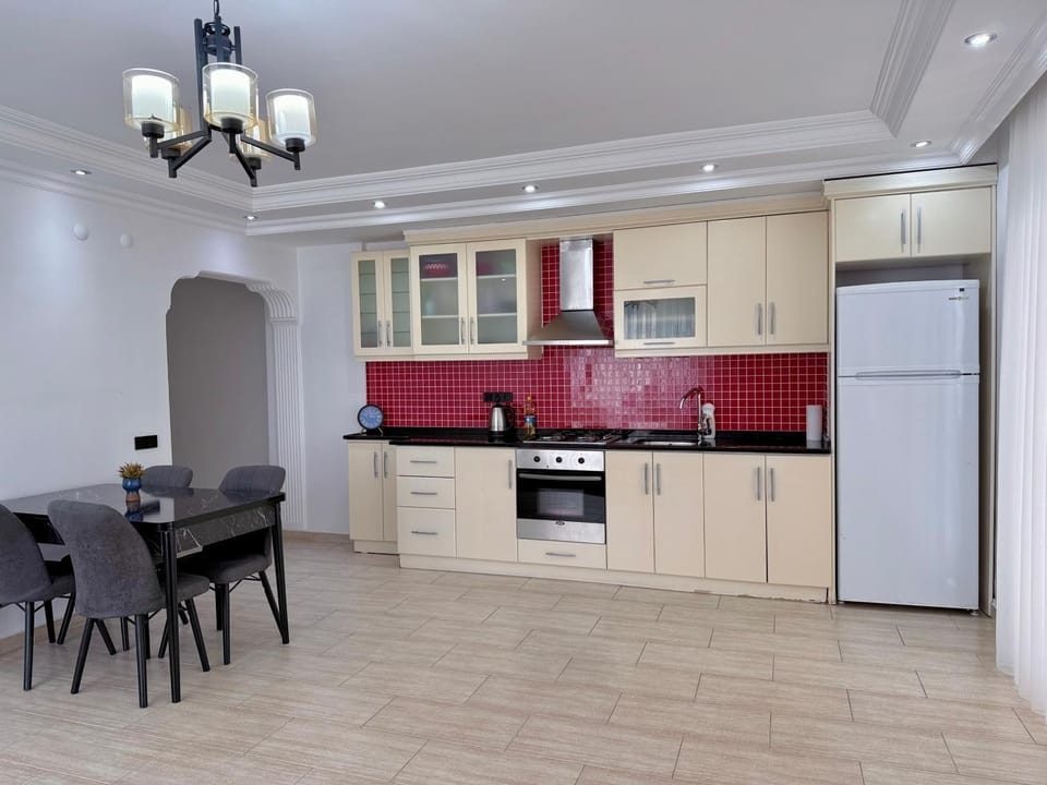 Kitchen or kitchenette, Dining area, oven, stove