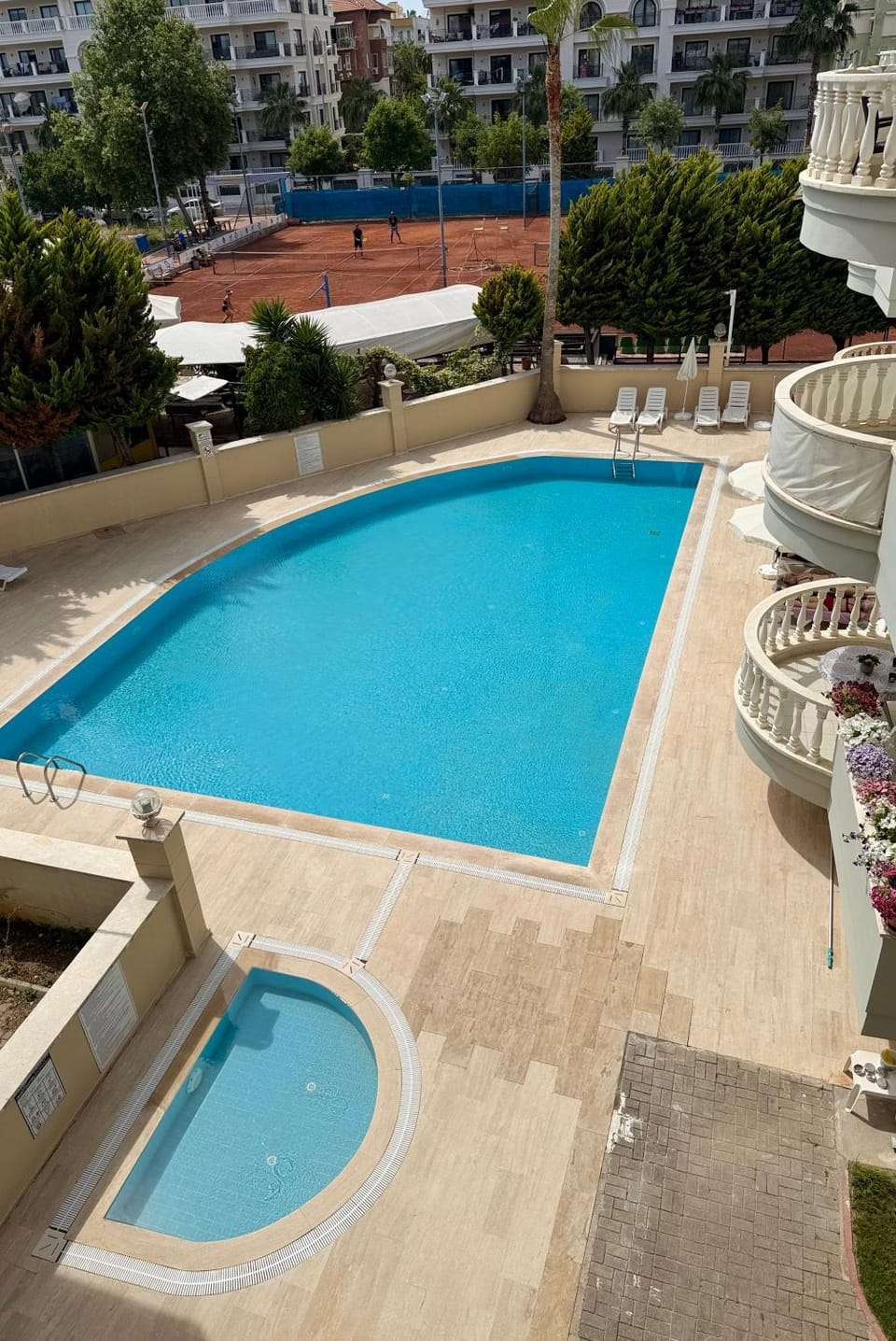 Balcony/Terrace, Pool view, Swimming pool, sunbed