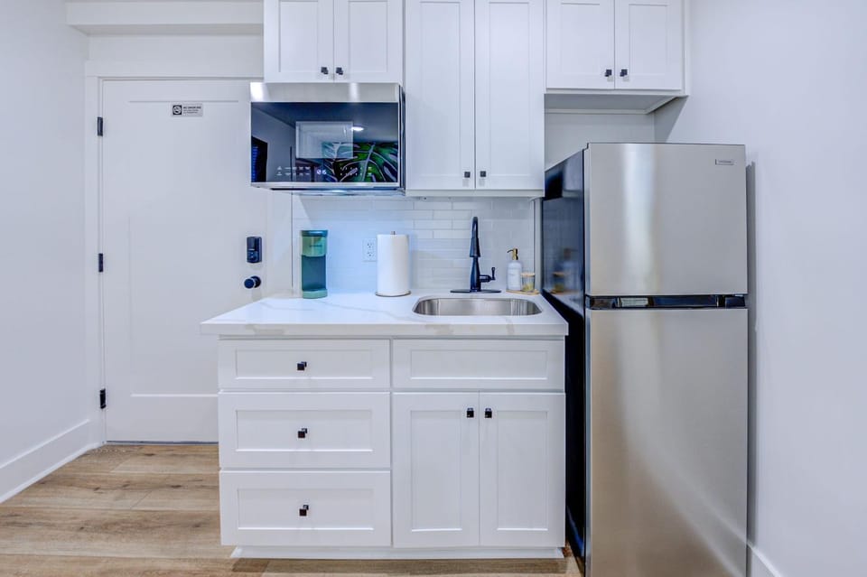 Cheetah Crush Studio Apartment Apartment in Texas City