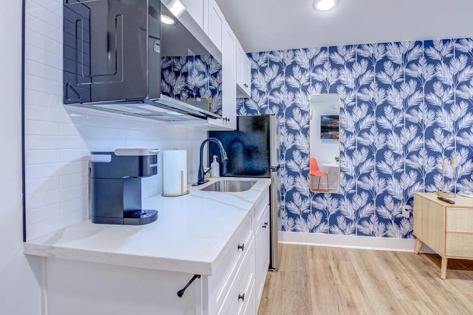 Tropical Sunset Studio Apartment Apartment in Texas City
