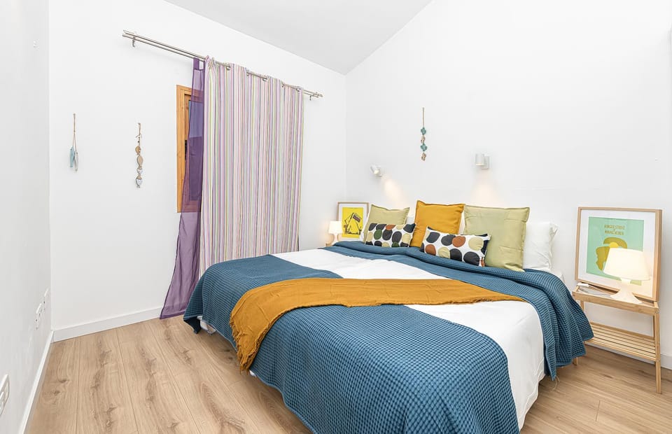 Bed, Photo of the whole room, Bedroom
