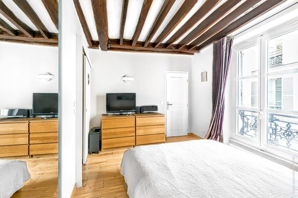 Pompidou - Archives 1bdr Apartment in Paris