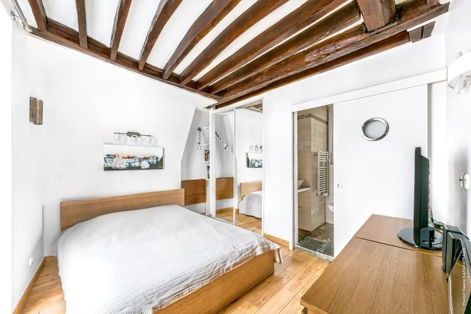 Pompidou - Archives 1bdr Apartment in Paris