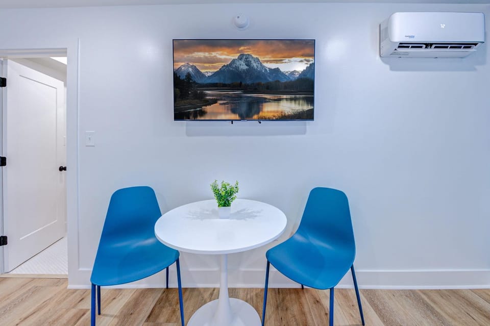 Roaring Tigers Studio Apartment Apartment in Texas City