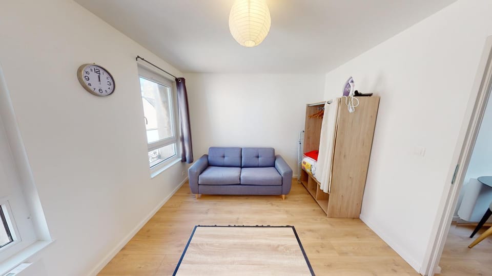 Bed, Living room, Photo of the whole room, Seating area, Bedroom