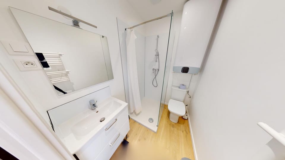 Shower, Toilet, Bathroom, towels