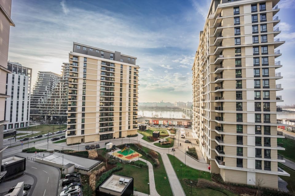 Property building, Day, Natural landscape, Balcony/Terrace, River view