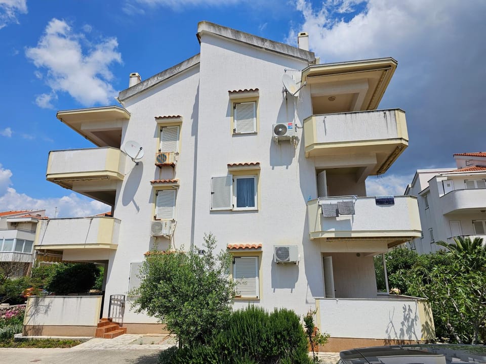 Property building, Day