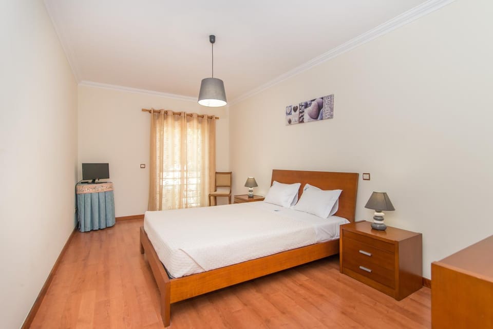 Bed, TV and multimedia, Bedroom, hair dresser