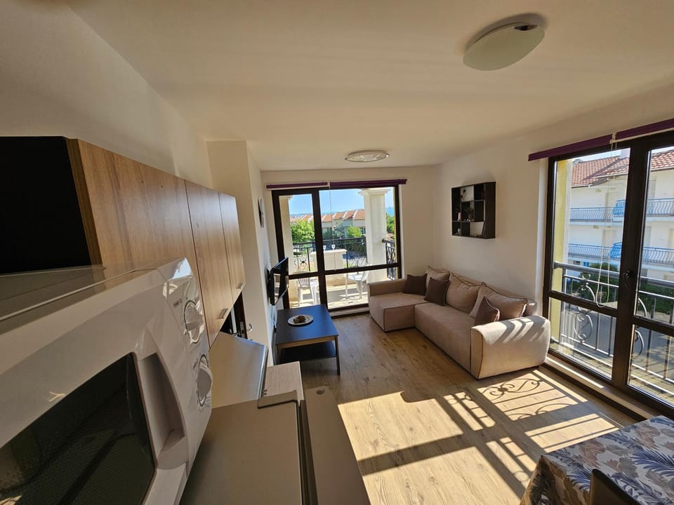 Sunny Holidays apartment, Morsky Bryag Apartment in Burgas Province