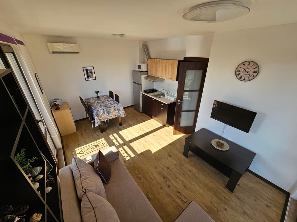 Sunny Holidays apartment, Morsky Bryag Apartment in Burgas Province