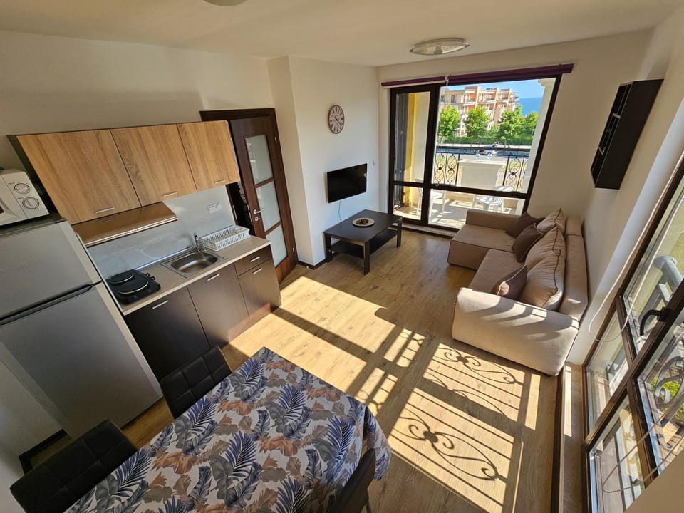 Sunny Holidays apartment, Morsky Bryag Apartment in Burgas Province