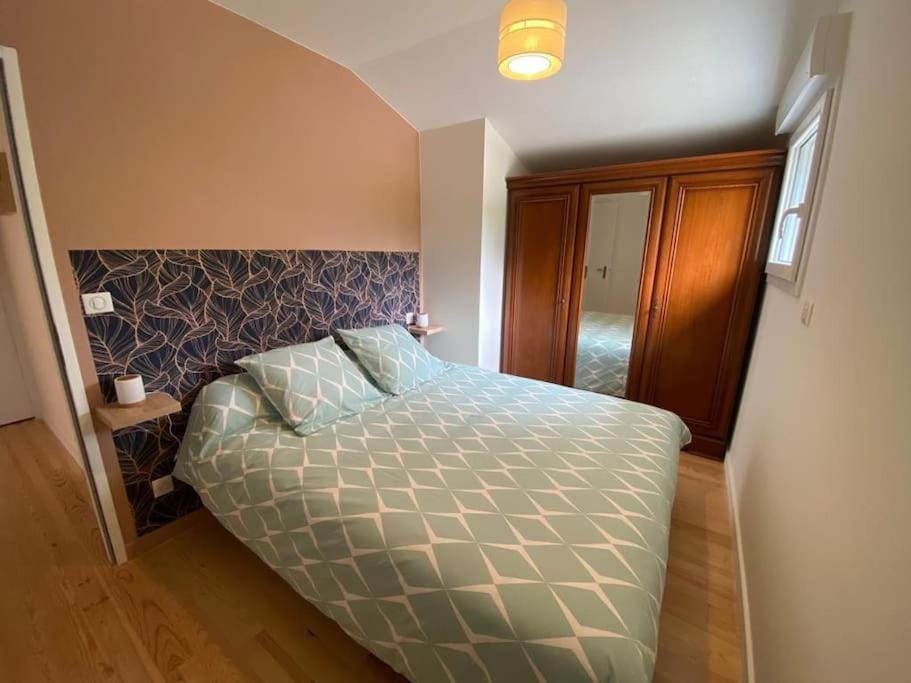 Bed, Photo of the whole room, Bedroom, wardrobe