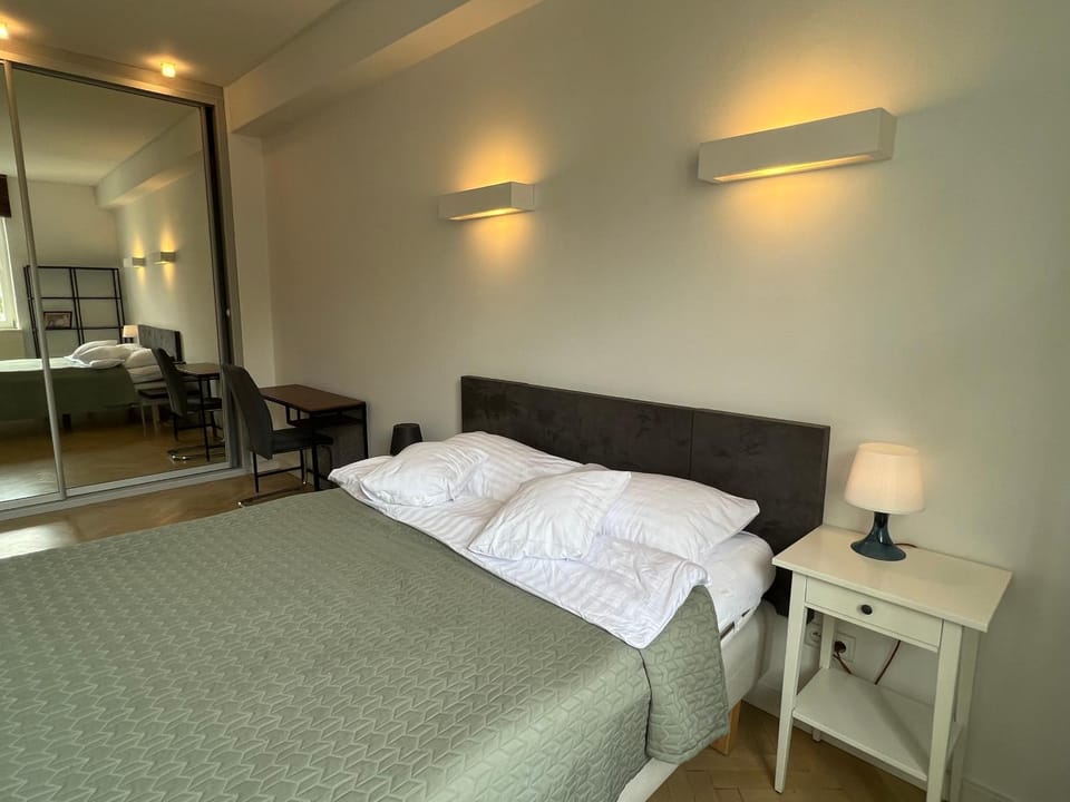 Bed, Photo of the whole room, Seating area, Bedroom