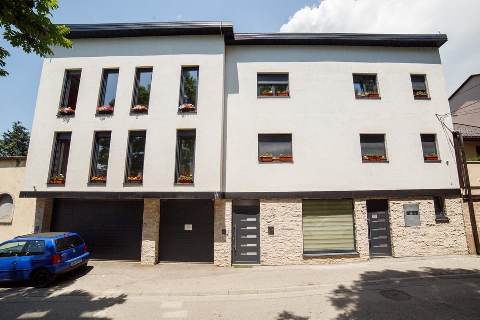 Property building, Day, Neighbourhood, Street view, Quiet street view, Parking