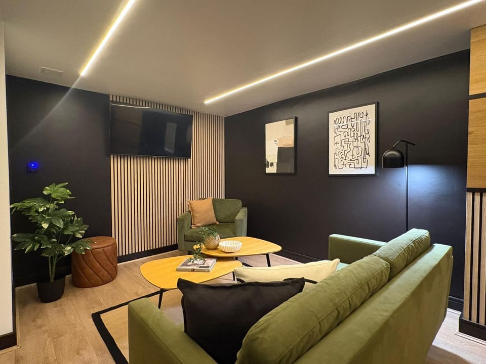 TV and multimedia, Living room, Seating area