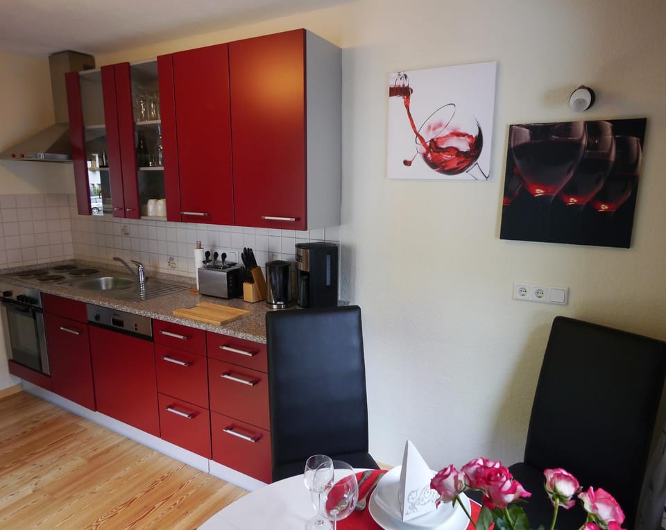 Coffee/tea facilities, Kitchen or kitchenette, minibar, pet friendly, stove, toaster