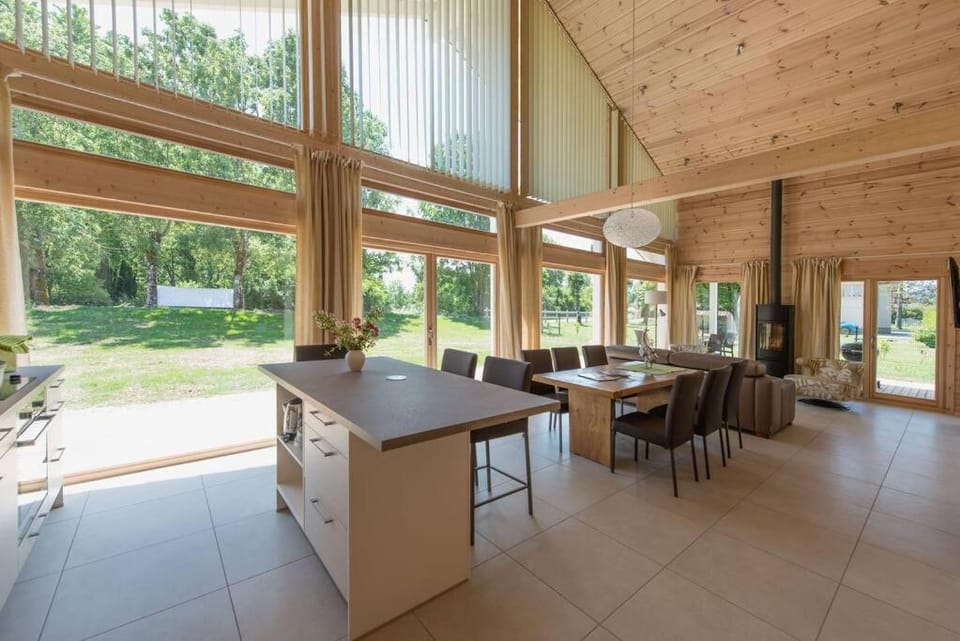 chalet bien-être 100m² -Gîte les 4 saisons - Lac de Chalain Chalet in Jura