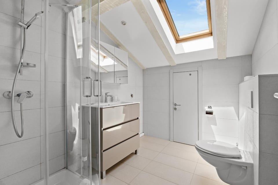 Shower, Toilet, Bathroom, towels