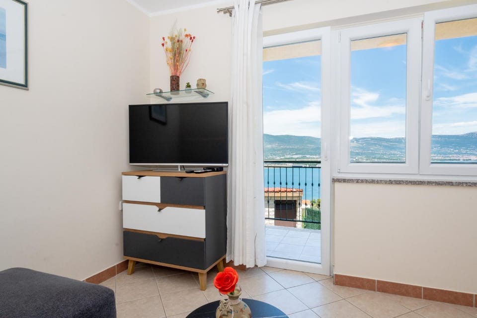TV and multimedia, Balcony/Terrace, Living room, Mountain view, Sea view