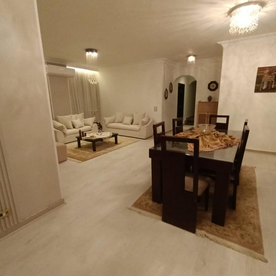 Seating area, Dining area