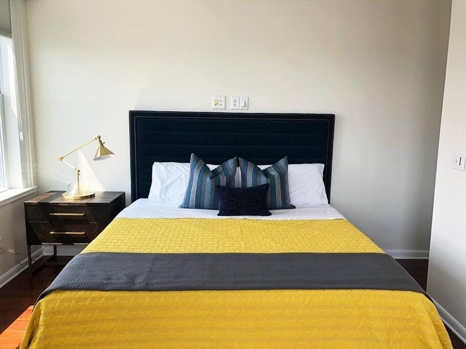 5-star Luxury Apartment - Atop the Seagle Building Apartment in Gainesville