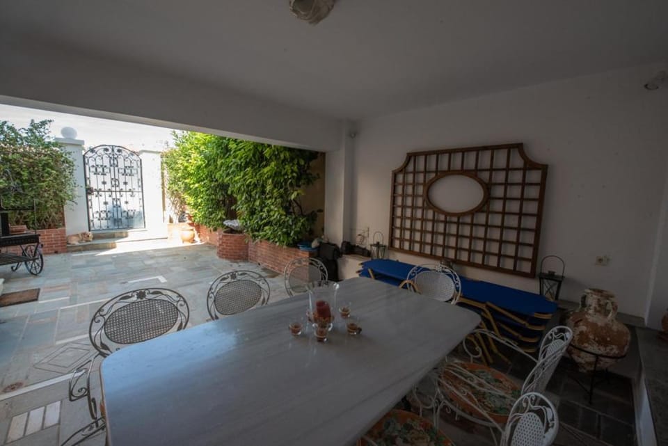 Property building, Seating area, Inner courtyard view