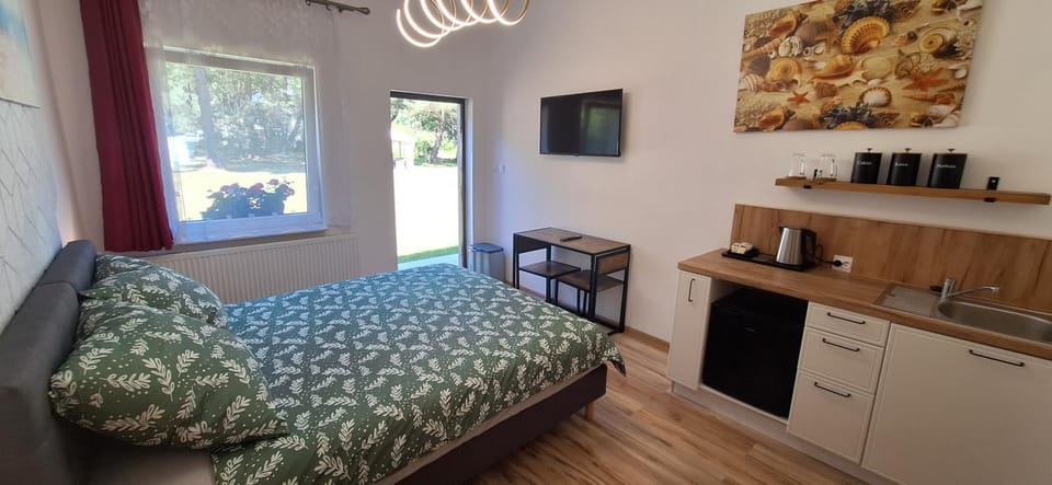 Bed, TV and multimedia, Coffee/tea facilities, Kitchen or kitchenette, Dining area, Bedroom