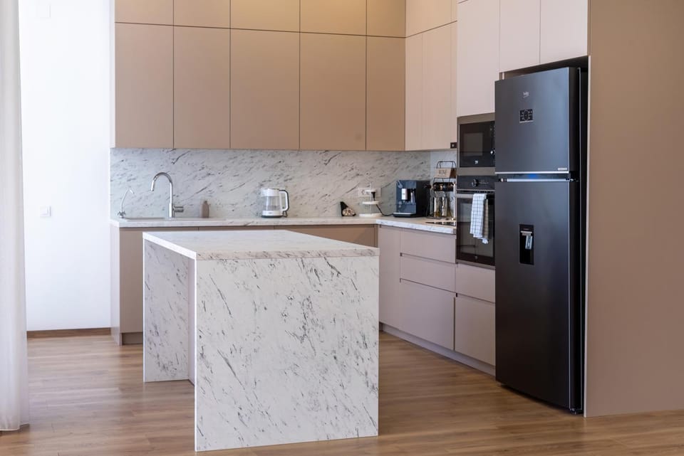 Coffee/tea facilities, Kitchen or kitchenette, minibar, oven, pet friendly, stove