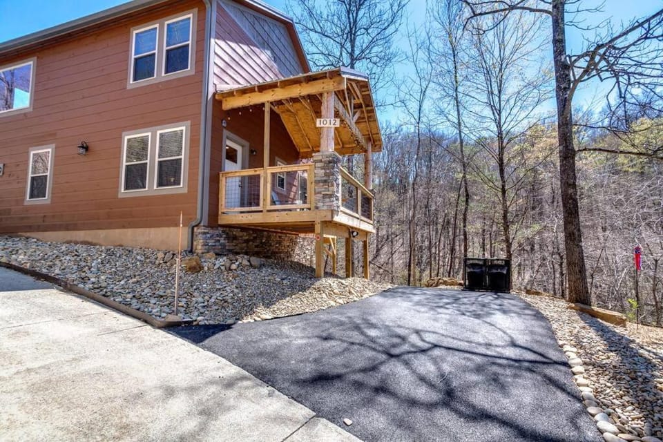 Dancing Bear Cabin- Relax & Enjoy! Cabin in Sevierville