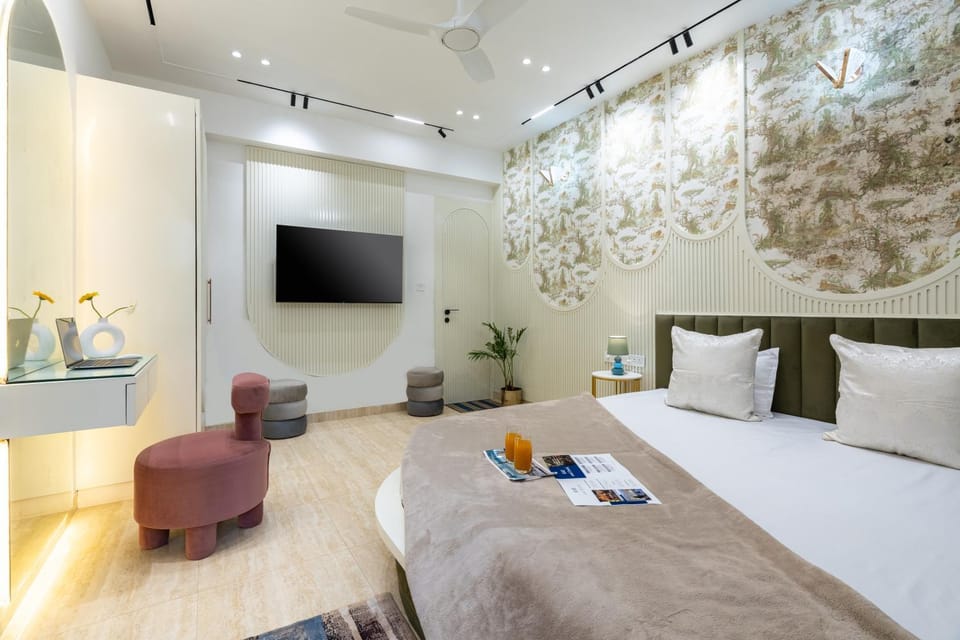 Bed, TV and multimedia, Bedroom, wardrobe