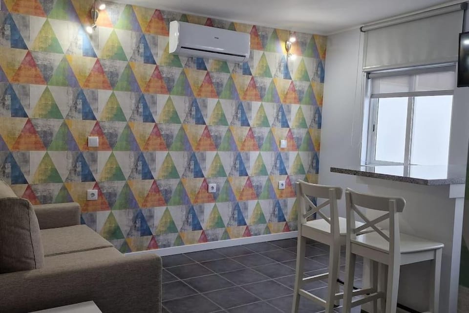 TV and multimedia, Living room, Seating area, Dining area, air conditioner