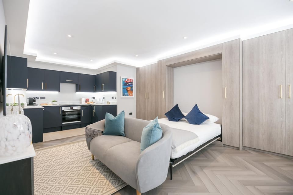 Bed, Kitchen or kitchenette, Living room, Seating area, Bedroom, minibar, wardrobe