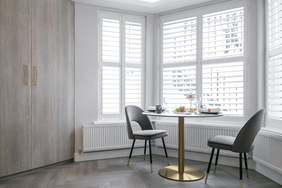 Day, Living room, Seating area, Dining area, internet, wardrobe