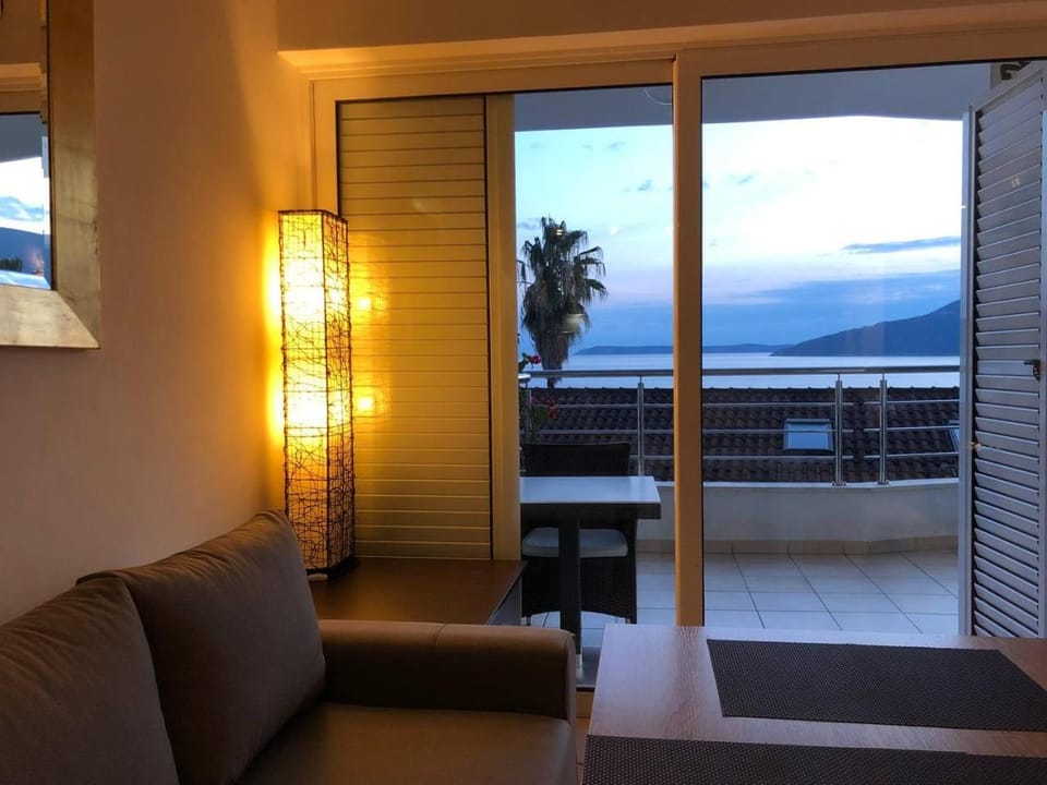 Seating area, Sea view, Sunset