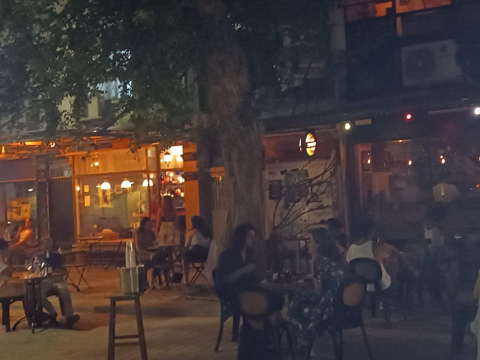 Restaurant/places to eat, Night, People, Nightclub / DJ, group of guests