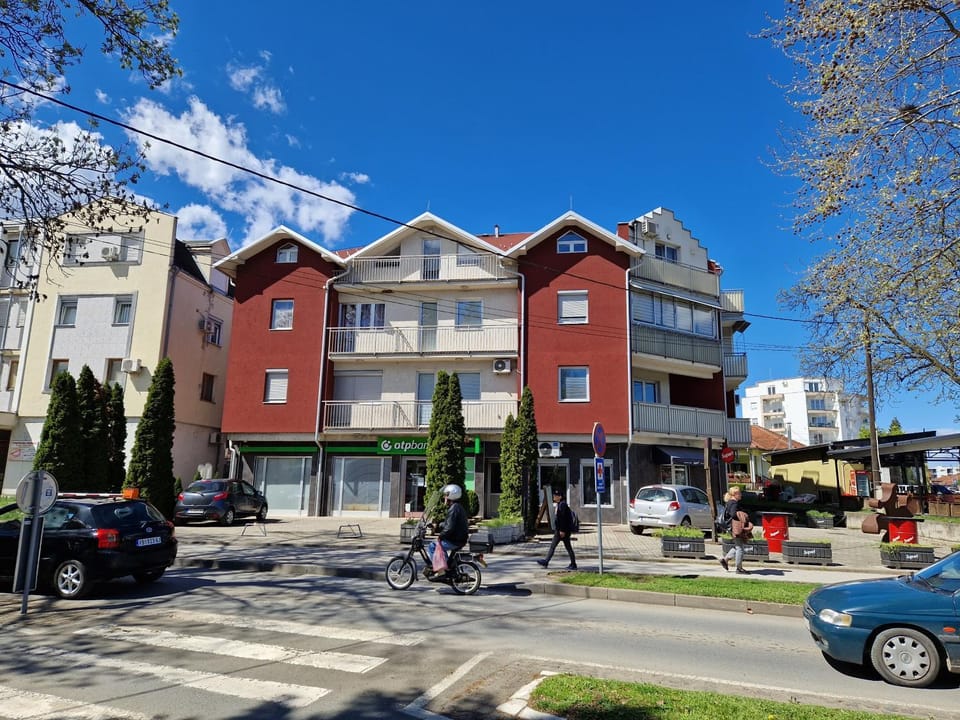 Property building, Neighbourhood, Street view, Location, Parking
