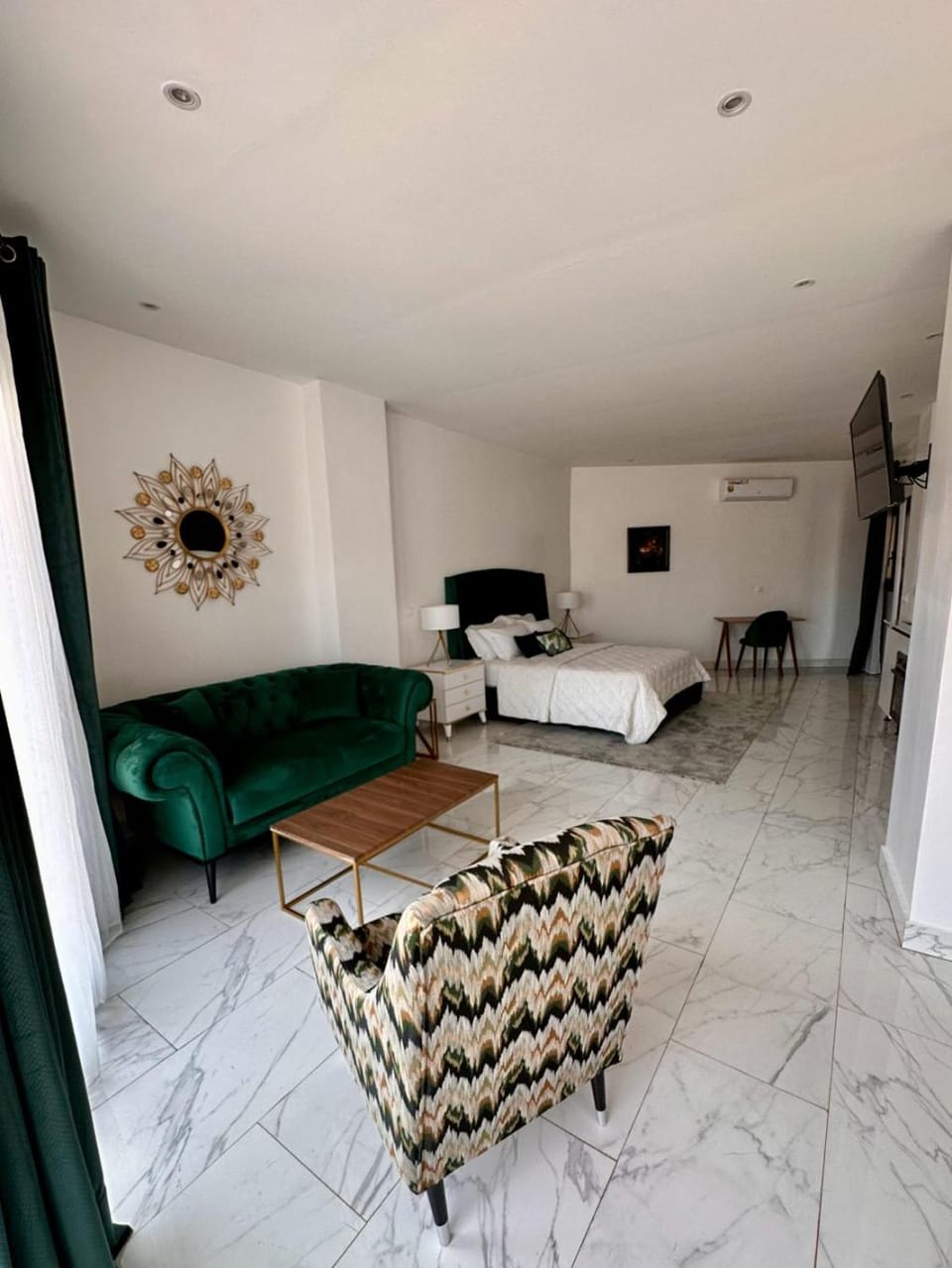 Bed, Photo of the whole room, Seating area, Bedroom