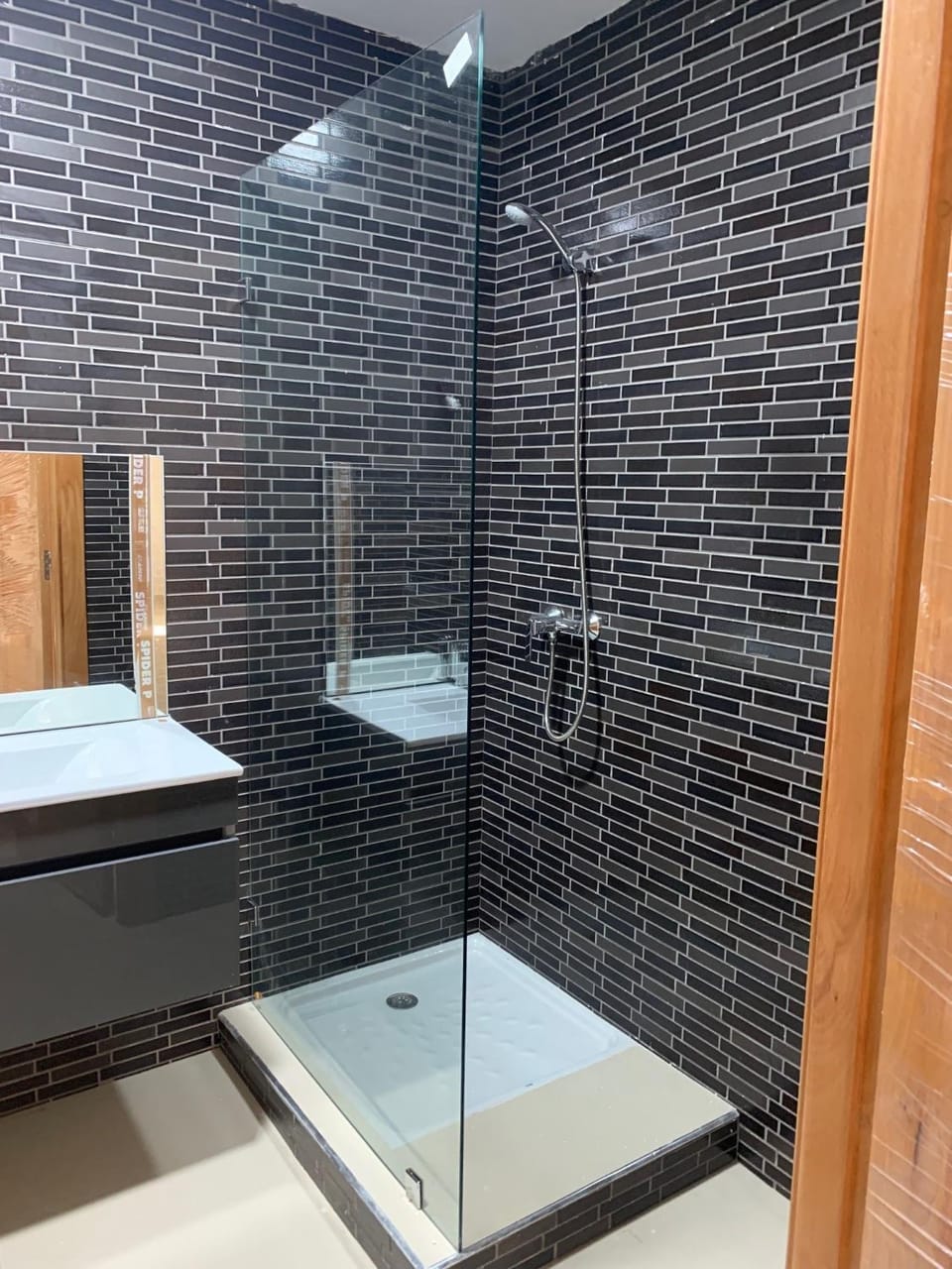Shower, Toilet