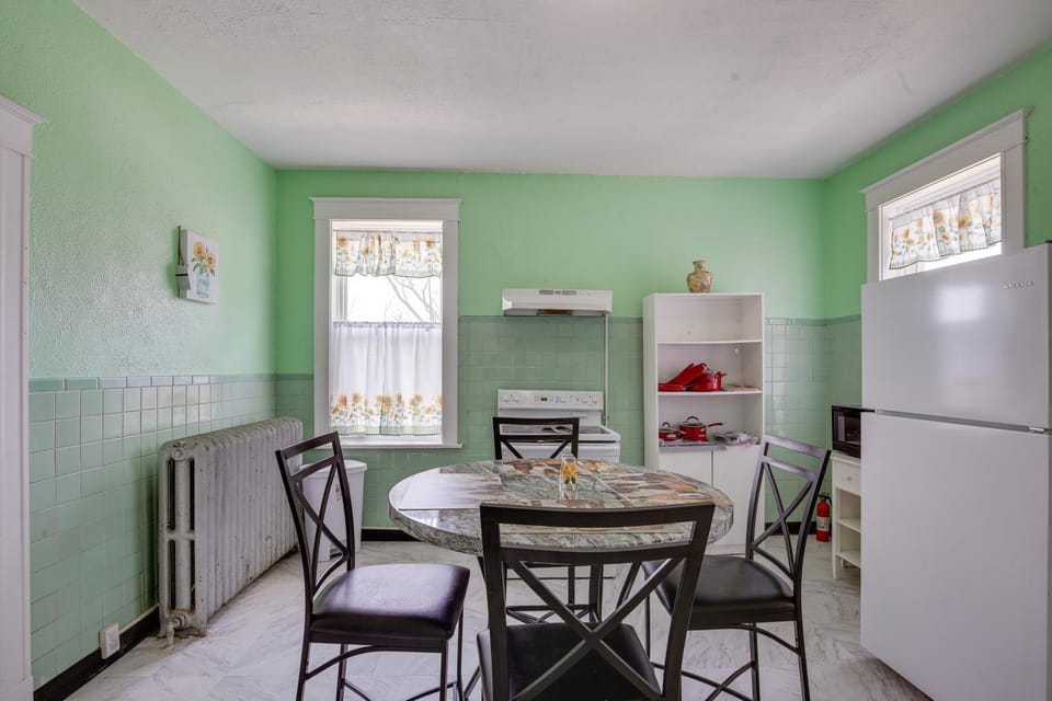 Walk to Restaurants: Cozy, Convenient Jennings Apt Apartment in Saint Louis