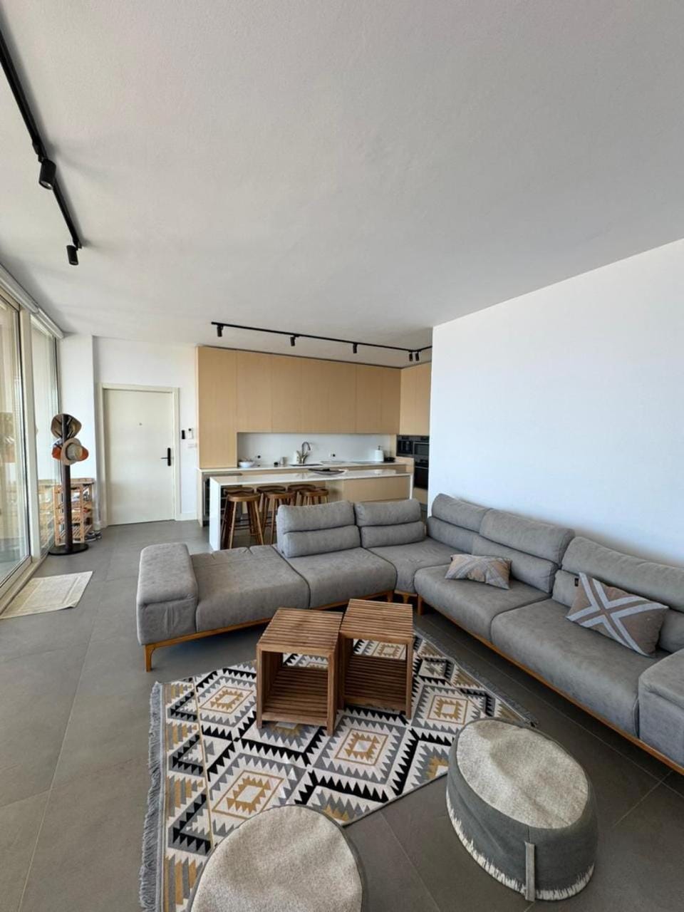 Kitchen or kitchenette, Living room, Seating area